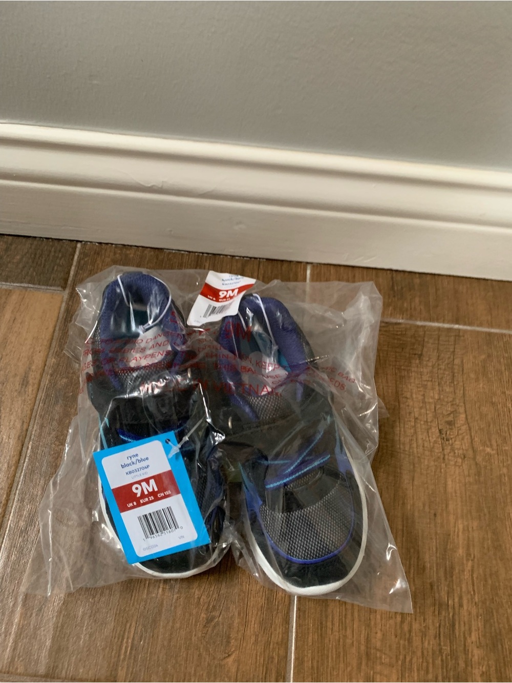 NEW Stride Rite 360 Ryne Sneaker Size 9